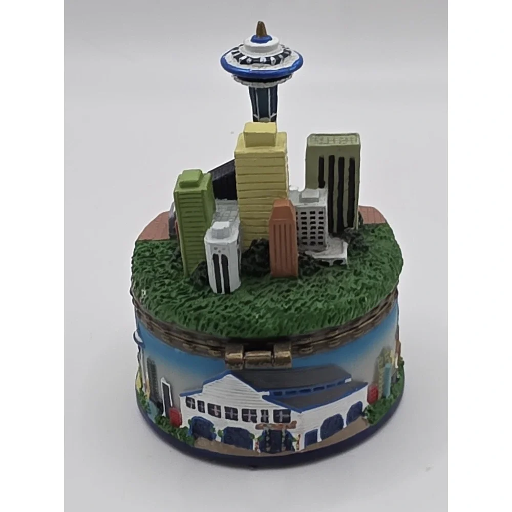 2012 Seattle Great Wheel 3D Decorated Ceramic Blue Trinket Box Felt Bottom